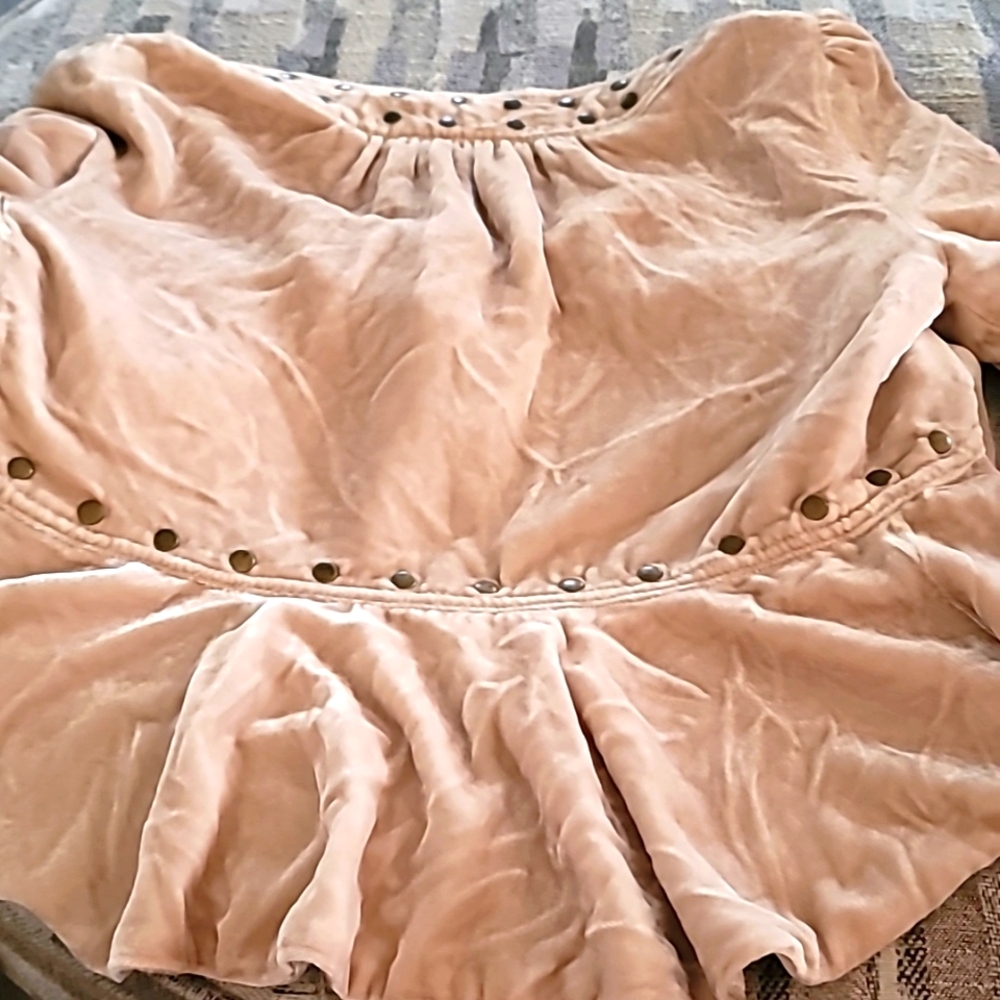 Elegant Cream Jacket with Studded Details - Picture 2 of 4